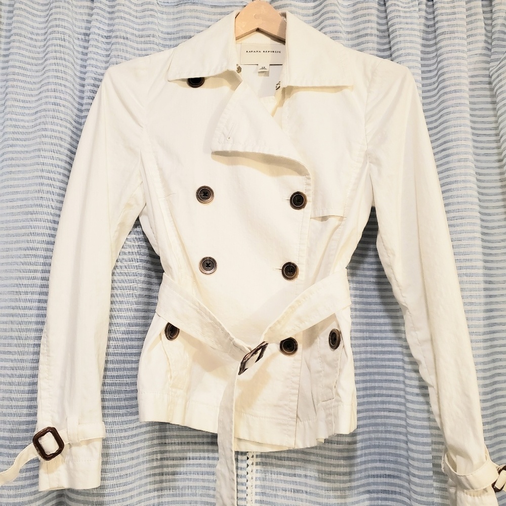 Banana Republic off white short trench coat xs